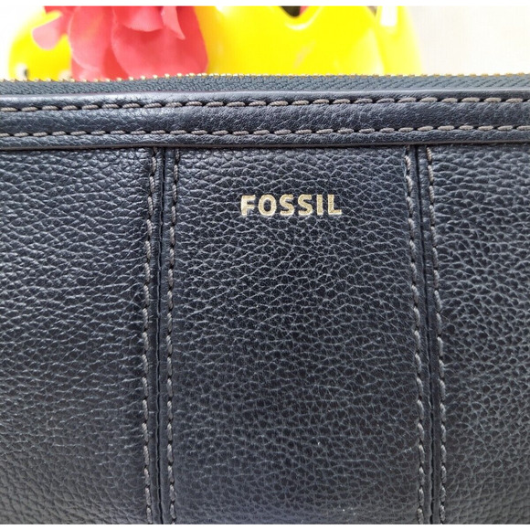 Fossil Black Pebbled Leather Zipper Closure Credit Card ID Window Bifold Wallet - Picture 4 of 15